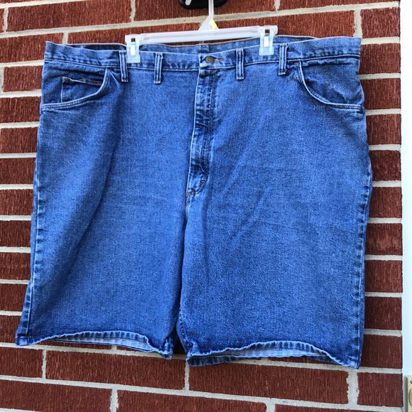 wrangler men's 5 pocket relaxed fit denim shorts